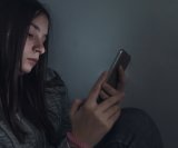 sve više istraživanja upozorava na to da pretjerano korištenje ekrana ne utječe samo na koncentraciju i san, već i na način na koji mladi doživljavaju vlastito tijelo i prehrambene navike