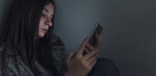 sve više istraživanja upozorava na to da pretjerano korištenje ekrana ne utječe samo na koncentraciju i san, već i na način na koji mladi doživljavaju vlastito tijelo i prehrambene navike
