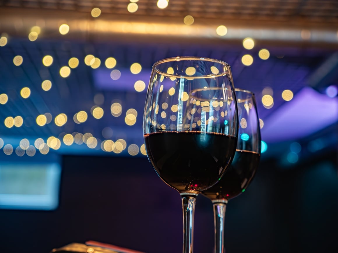 umjereni konzumenti vina imaju 21 % manji rizik od smrti uzrokovane kardiovaskularnim bolestima u odnosu na one koji ne piju ili piju rijetko