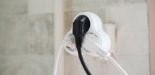 uređaji koji proizvode toplinu ili imaju motor ne bi se trebali spajati na produžne kabele