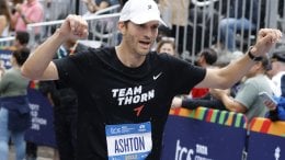 Ashton Kutcher suočio se s ozbiljnim zdravstvenim problemom, no uspio se oporaviti i istrčati maraton u New Yorku ispod četiri sata