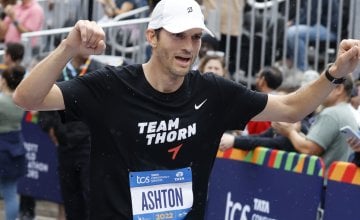 Ashton Kutcher suočio se s ozbiljnim zdravstvenim problemom, no uspio se oporaviti i istrčati maraton u New Yorku ispod četiri sata