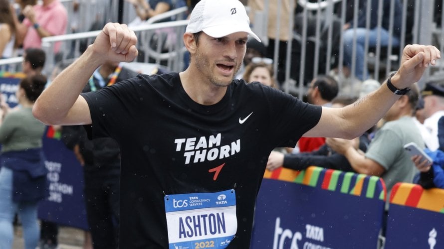 Ashton Kutcher suočio se s ozbiljnim zdravstvenim problemom, no uspio se oporaviti i istrčati maraton u New Yorku ispod četiri sata