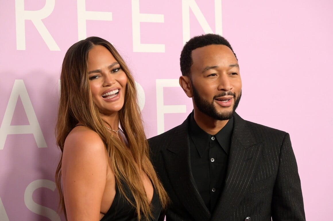 Chrissy Teigen i John Legend otvoreno su govorili o seksualnim odnosima na neuobičajenim mjestima, uključujući svlačionice i avionske letove