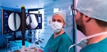 Dr. Ana Čizmić tijekom ugradnje endoproteze kuka