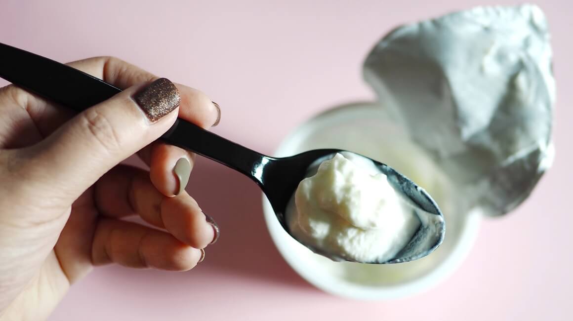 Grčki jogurt jedan je od najpraktičnijih i cjenovno pristupačnih mliječnih proizvoda bogatih proteinima