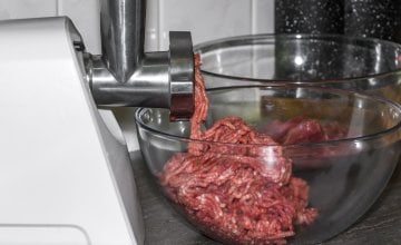 Kupnja i prodaja divljih životinja - bilo da se koriste za hranu, kućne ljubimce ili druge svrhe - može značajno povećati rizik prijenosa bolesti na ljude