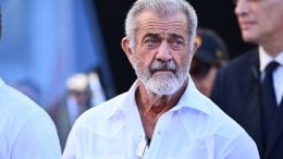 Mel Gibson je u popularnom podcastu The Joe Rogan Experience izjavio da poznaje osobe sa stadijem 4 raka koje su se navodno oporavile koristeći ivermektin i fenbendazol