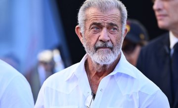 Mel Gibson je u popularnom podcastu The Joe Rogan Experience izjavio da poznaje osobe sa stadijem 4 raka koje su se navodno oporavile koristeći ivermektin i fenbendazol