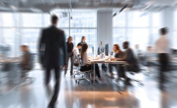 Na TikToku posljednjih mjeseci sve je popularnija tzv. office air teorija, prema kojoj boravak u uredima negativno utječe na izgled kože i kose
