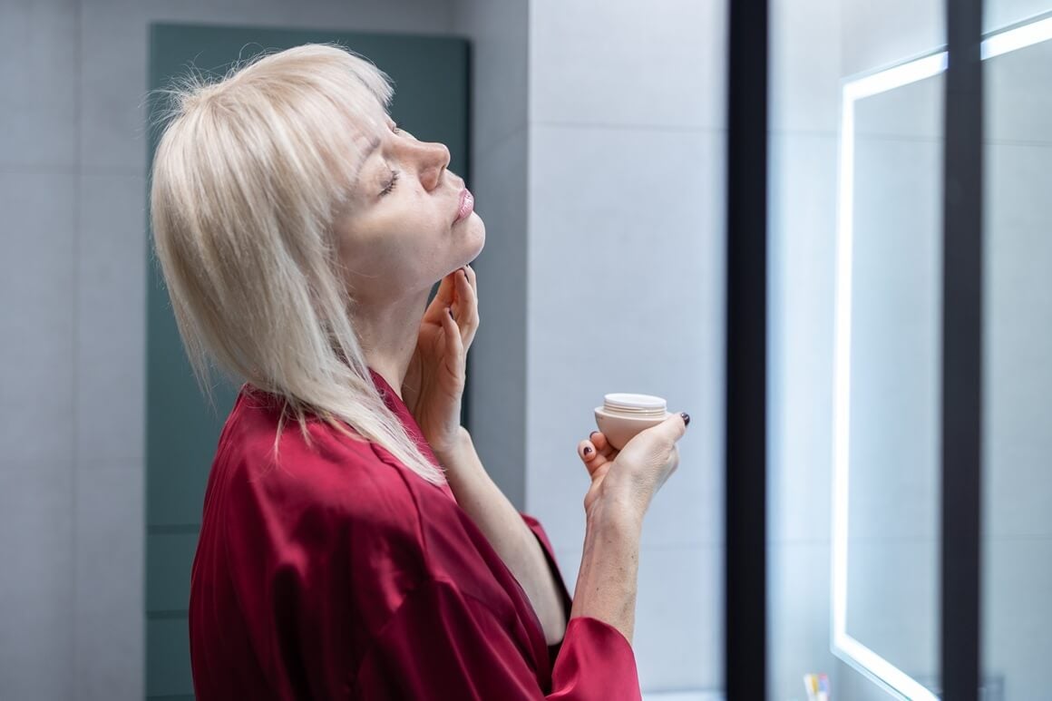 Retinil palmitat nastaje kombiniranjem vitamina A i palmitinske kiseline