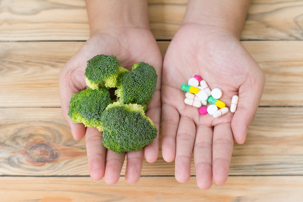 Špinat, kelj, blitva, brokula i slično lisnato povrće bogati su vitaminom K, koji može utjecati na djelovanje lijekova za razrjeđivanje krvi poput varfarina