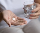 Svakodnevno uzimanje male doze aspirina godinama se povezivalo s mogućom zaštitom od raka debelog crijeva