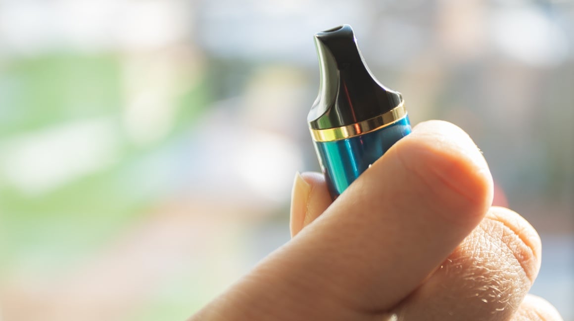 Sve više mladih završava u bolnici zbog e-cigareta! Evo na što trebate paziti