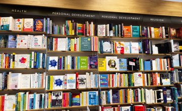 Tržište self-help literature nikad nije bilo veće - police knjižara prepune su naslova koji obećavaju sreću, uspjeh, manje stresa i bolji život