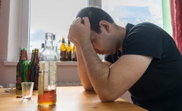semaglutid, aktivni sastojak GLP-1 lijekova za mršavljenje, može značajno smanjiti broj dana obilježenih teškim opijanjem kod osoba s poremećajem konzumacije alkohola
