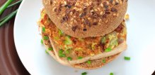 zeleni vege burger od tofua i tikvica