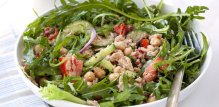 Hladna salata od slanutka, tune i pečene paprike