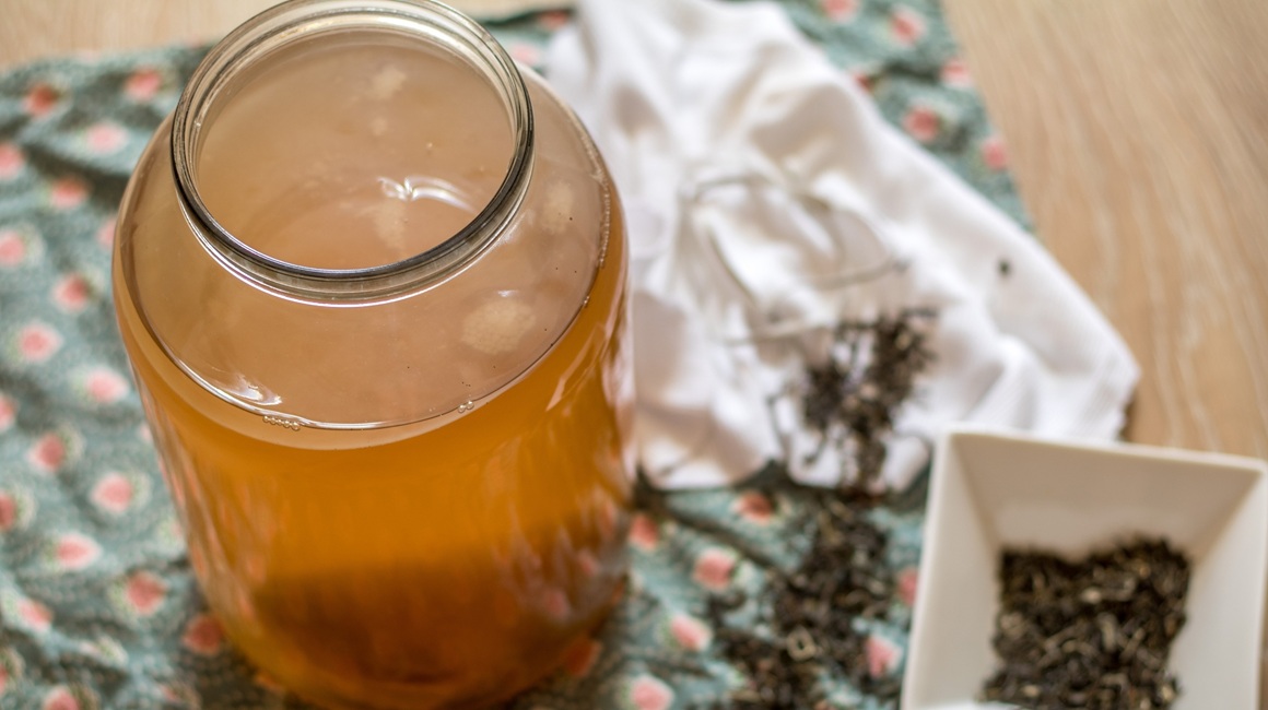 Fermentirana pića za ljetnu hidraciju: Kako napraviti domaći kefir, kombuchu ili biljne infuzije bez šećera?