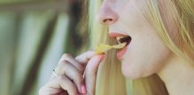 Pojačan apetit ili želja za određenim namirnicama također može biti znak da se migrena približava
