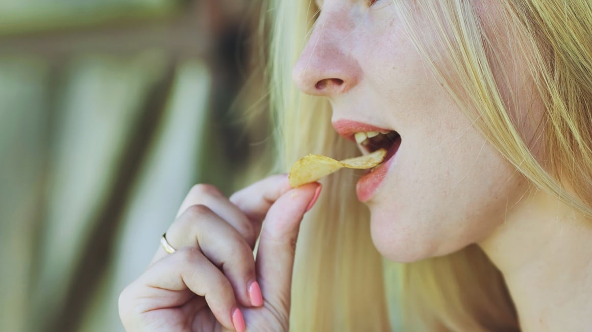 Pojačan apetit ili želja za određenim namirnicama također može biti znak da se migrena približava