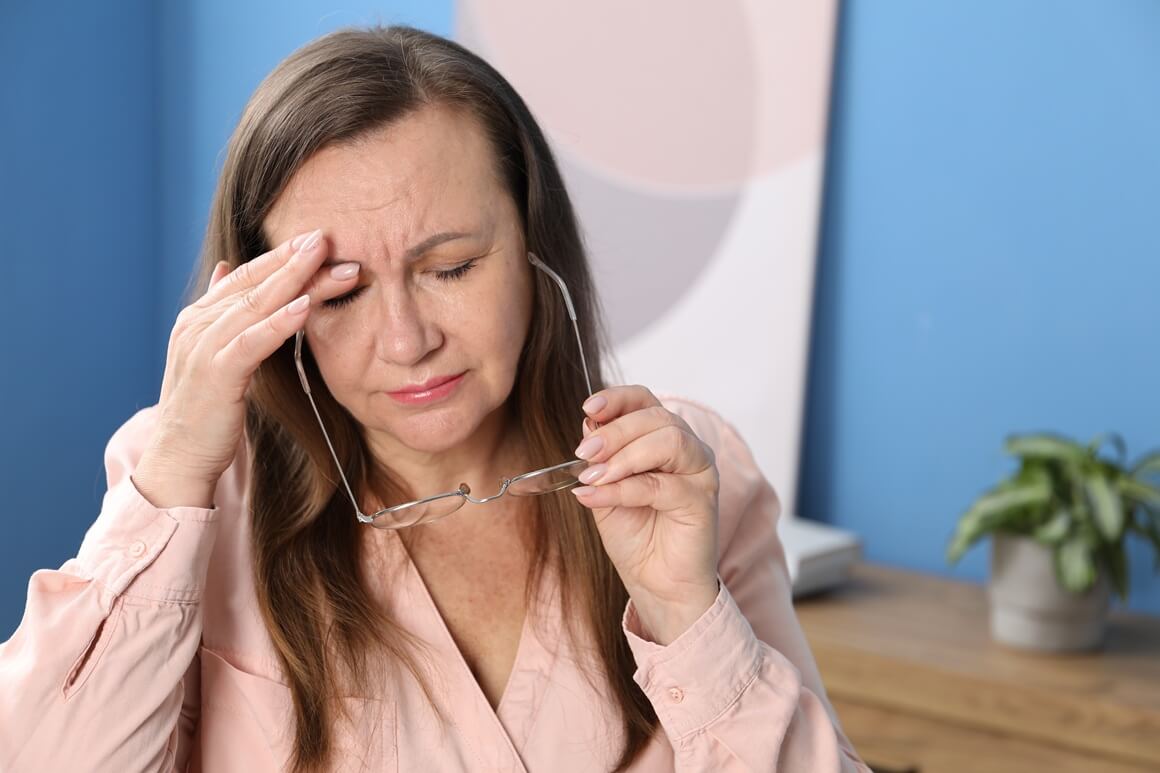 Suhe oči u menopauzi javljaju se zbog hormona